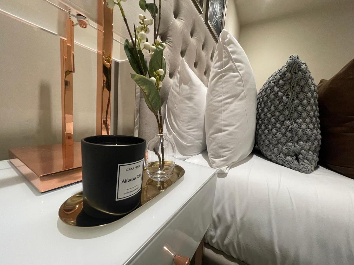 شقة Sophisticated 1Br, 1 Ba Chigwell Designer Flat Chcl F2 المظهر الخارجي الصورة
