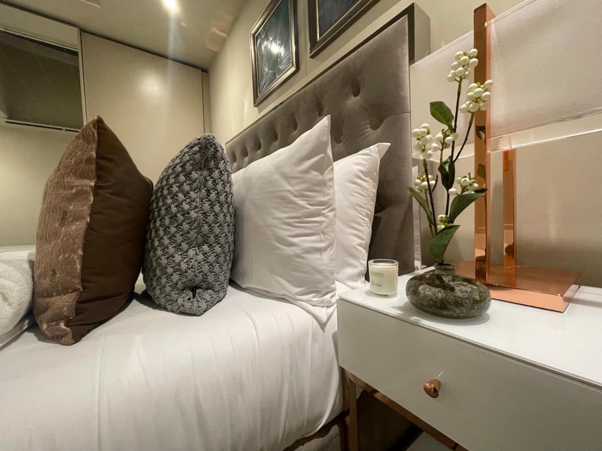 شقة Sophisticated 1Br, 1 Ba Chigwell Designer Flat Chcl F2 المظهر الخارجي الصورة