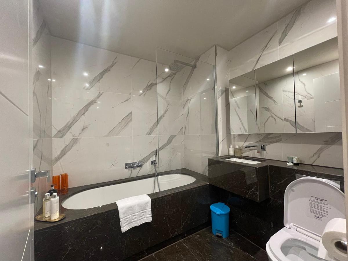 شقة Sophisticated 1Br, 1 Ba Chigwell Designer Flat Chcl F2 المظهر الخارجي الصورة